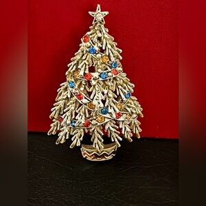 Vintage ART Christmas Goldtone Frosted Tree Brooch with Colorful Rhinestones